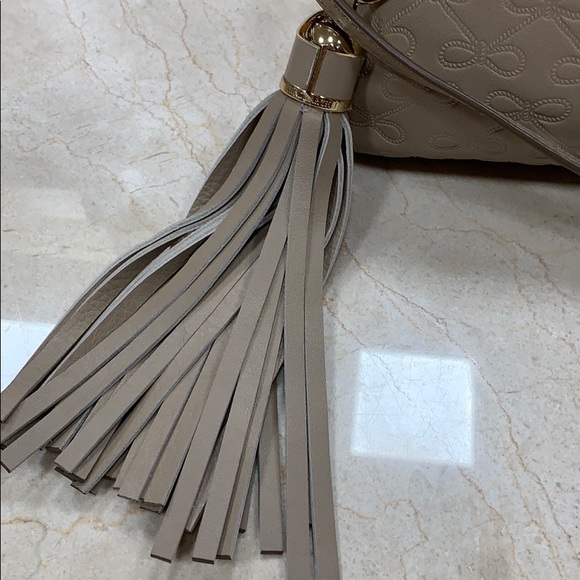 ANYA HINDMARCH LEATHER SIGNATURE EMBOSSED BOWS CROSSBODY BAG IN TAUPE - Picture 10 of 14